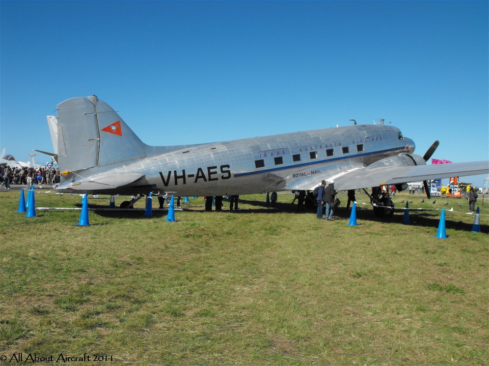 Douglas DC-3 VH-AES