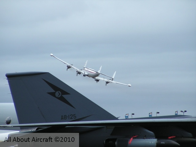 VH-EAG - Super Constellation