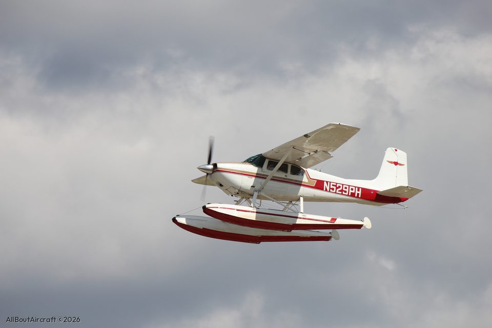Cessna 180 on floats, N529PH