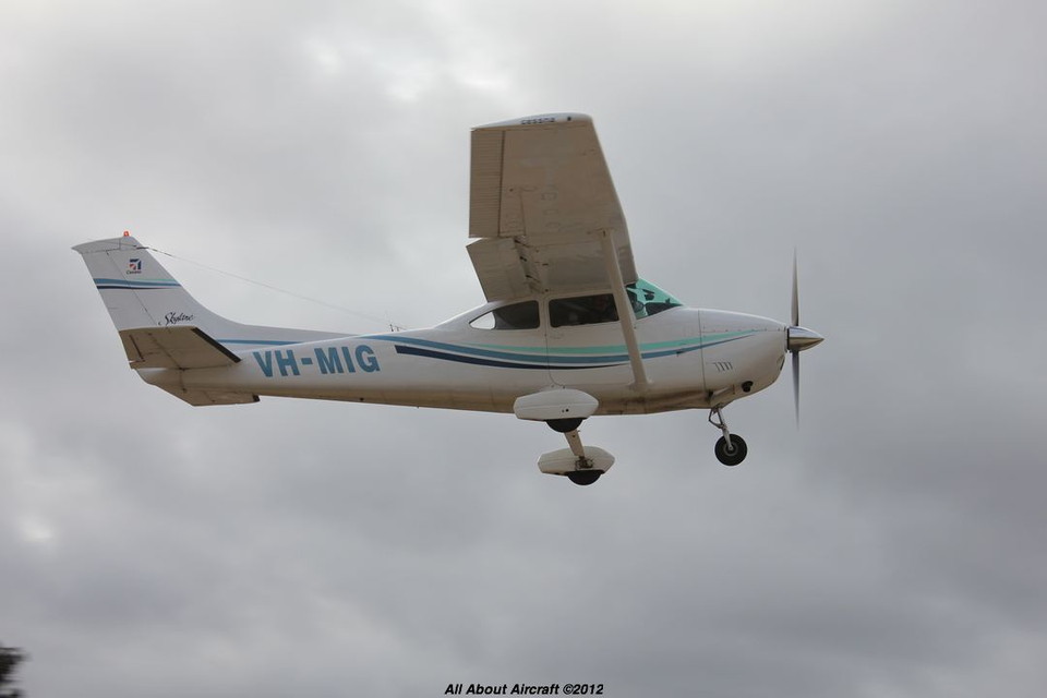 VH-MIG - Cessna 182